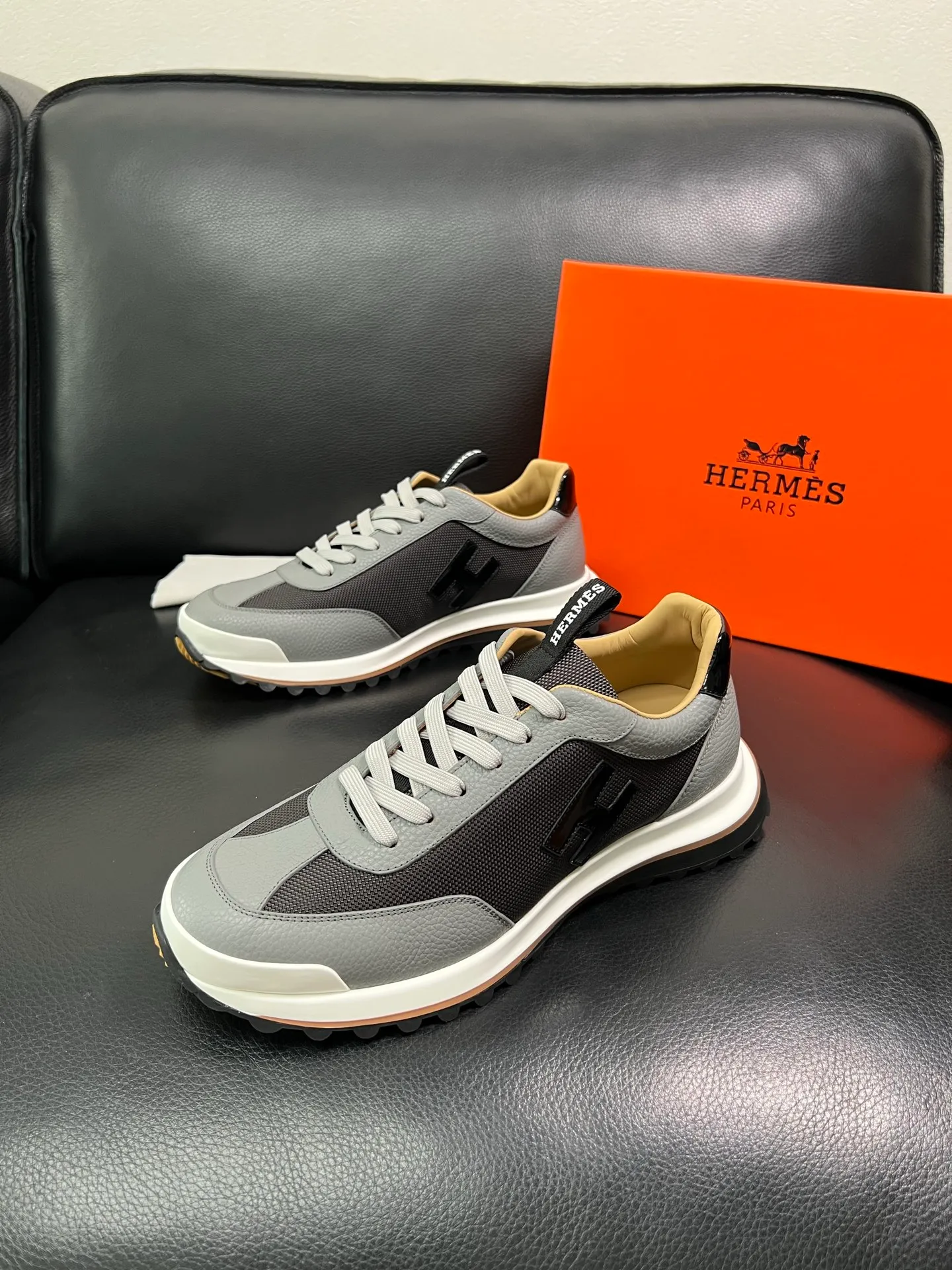 Men's shoes 💰800 Hermes top purchasing Hermes counters are on sale at the same time with original factory configuration, original cowhide imported from Italy and mesh fabric, high-quality splicing technology, fully imported water-dyed cowhide lining, soles: original soles specially provided by the original factory are super comfortable, the original factory follows the order and high quality, you can enter and exit the counter at will, you are welcome to compare and synchronize with the counter, code number 39-44 (customized 38 45) 85863